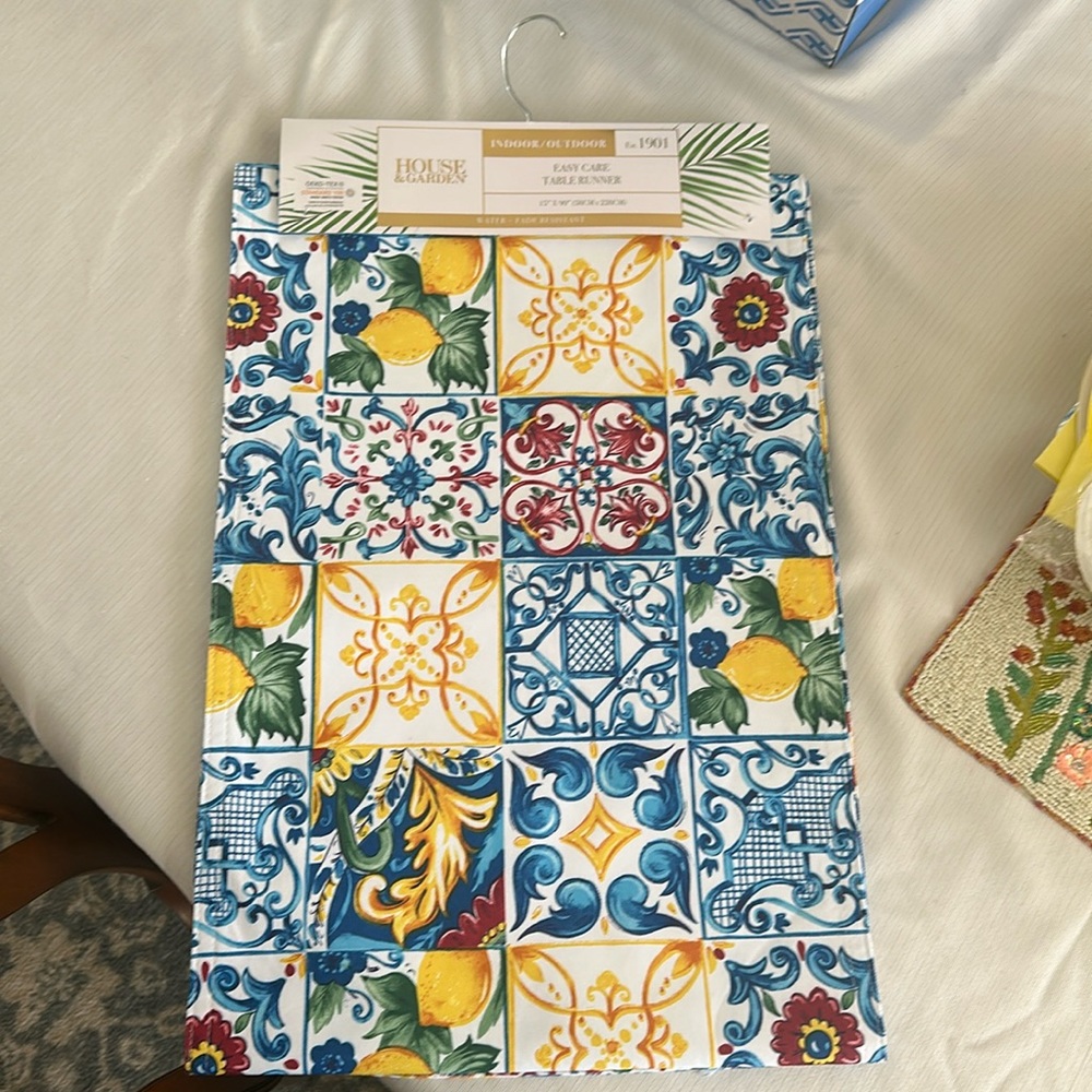 NWT house and garden table runner